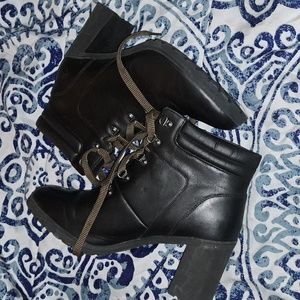 Heel boots